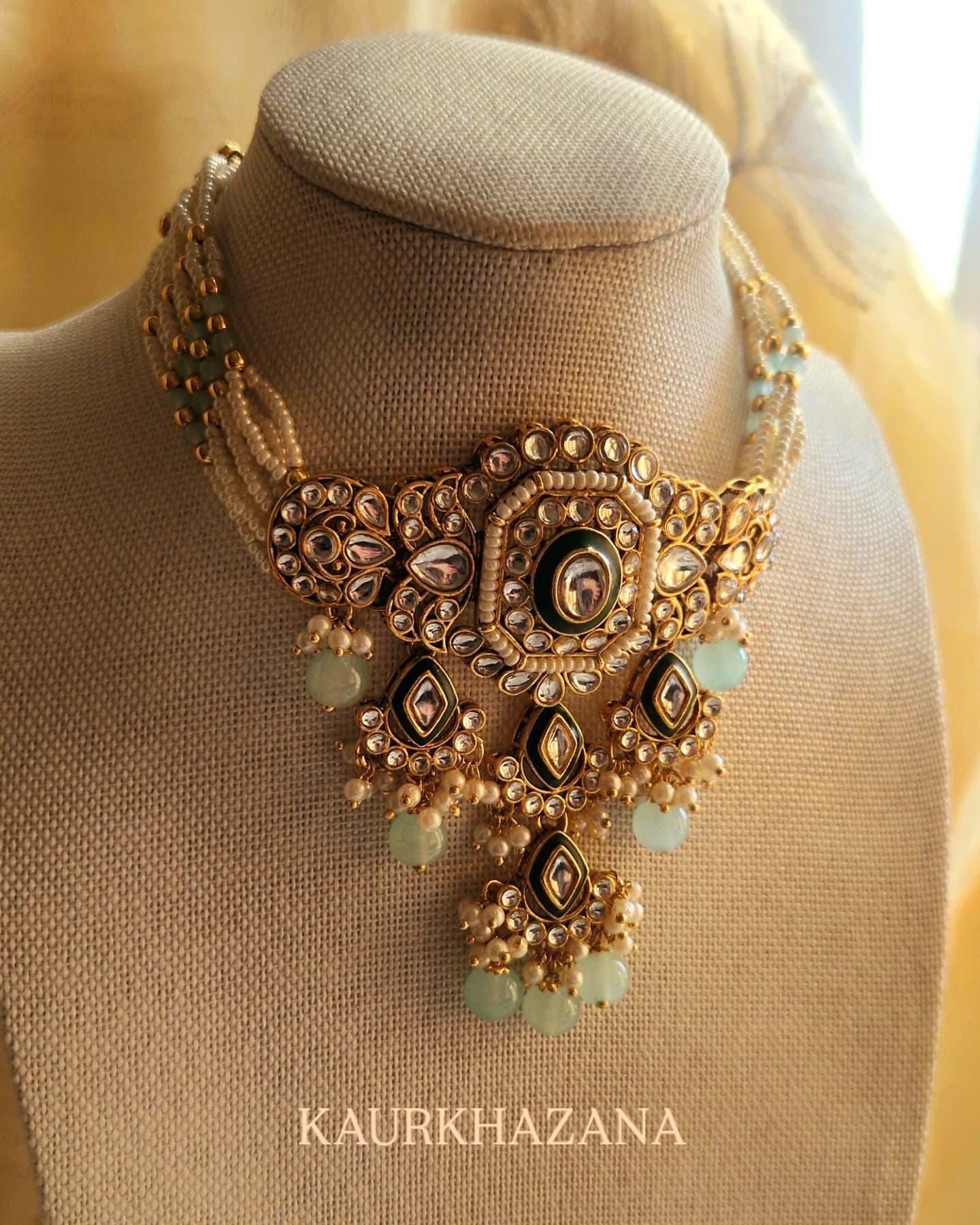 Saphira Royal choker set