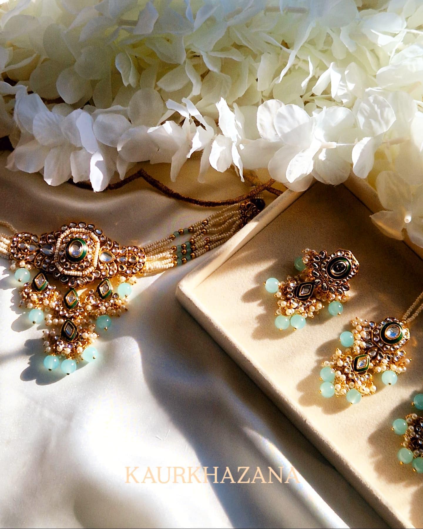 Saphira Royal choker set